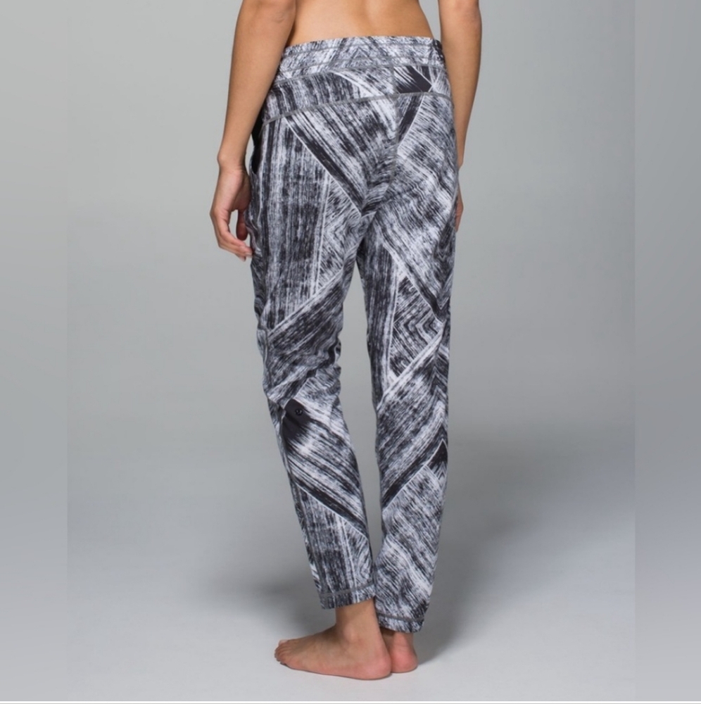 Lululemon Namaskar Featherweight Drawstring Black… - image 3